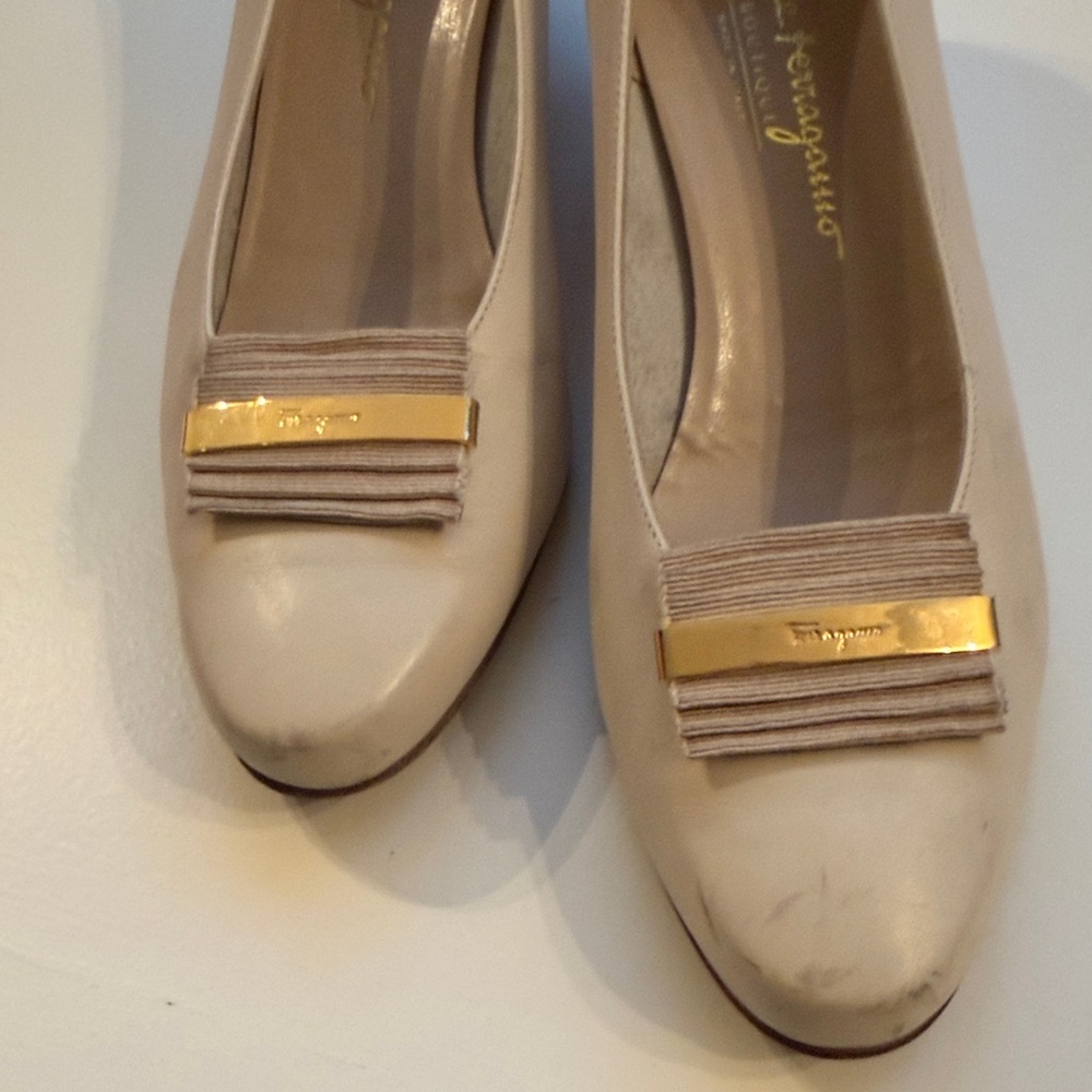 Salvatore Ferragamo Beige Leather Flats with Gold Buckle - Picture 2 of 7